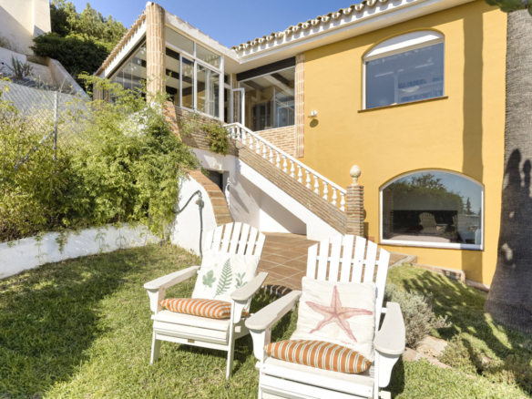 Villa for sale in Benalmadena