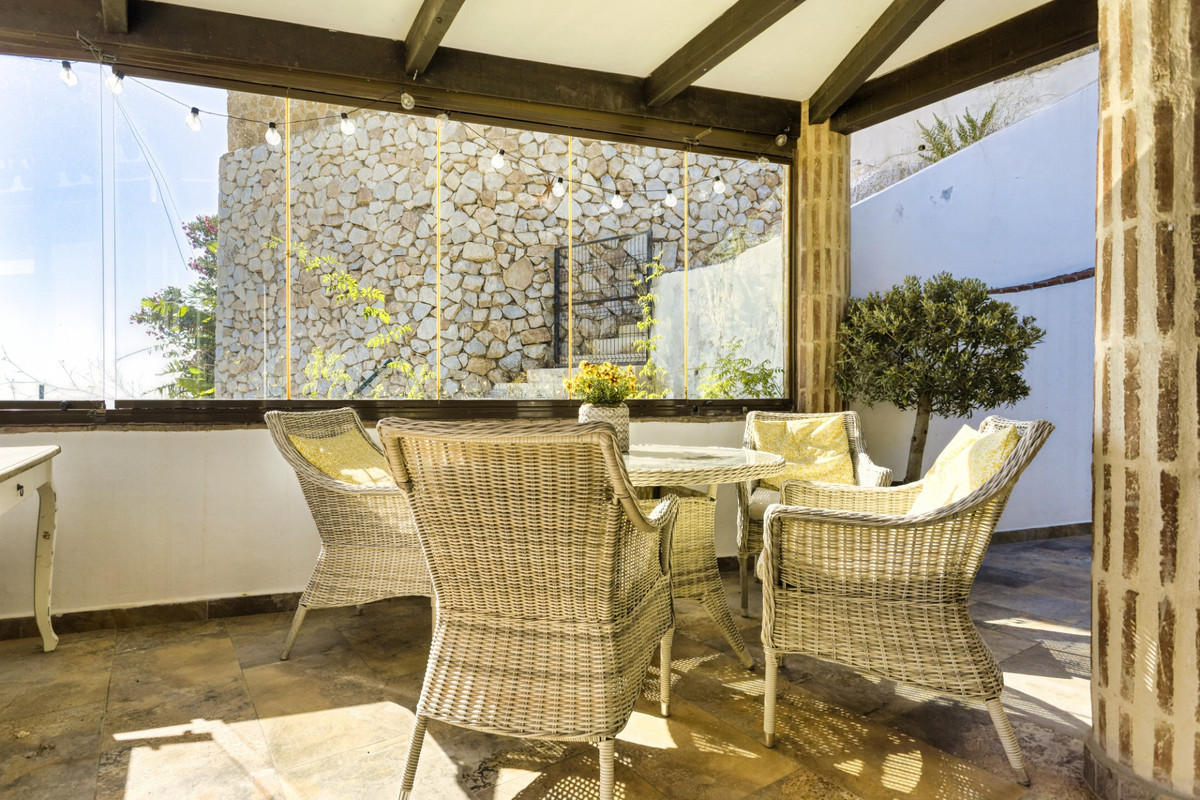 Villa for sale in Benalmadena