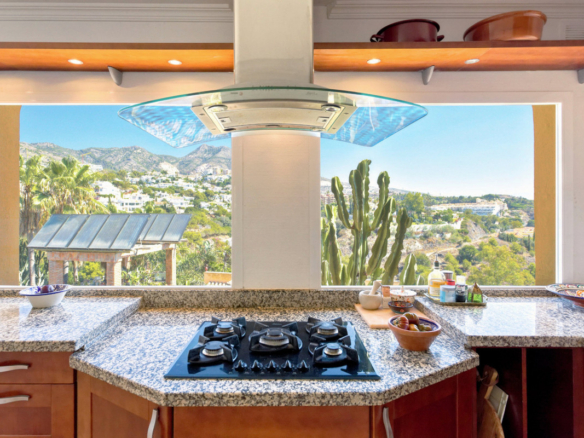 Villa for sale in Benalmadena
