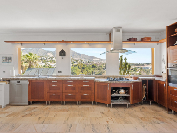 Villa for sale in Benalmadena