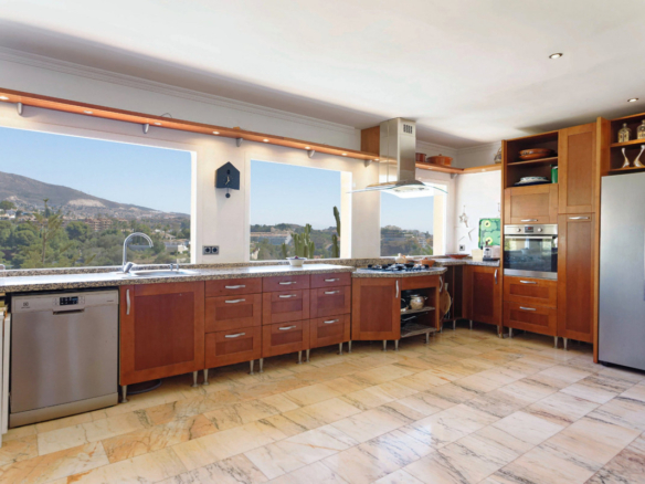 Villa for sale in Benalmadena