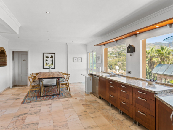 Villa for sale in Benalmadena