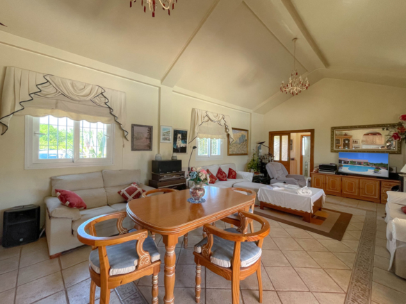 Villa for sale in Cártama