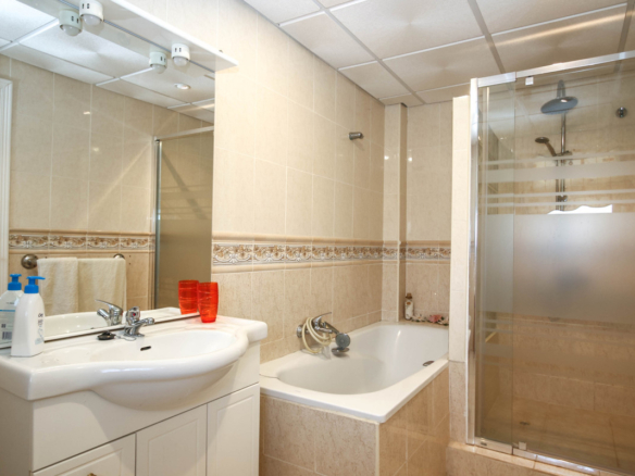 Villa for sale in Cártama