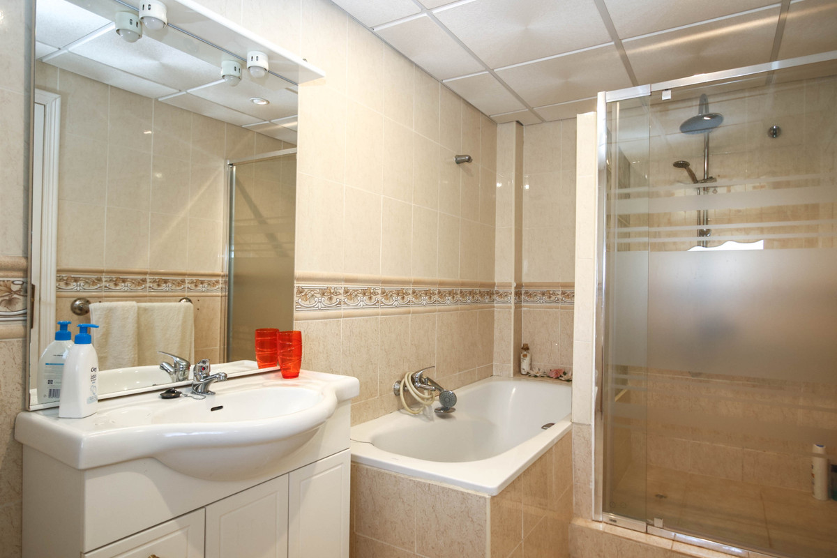 Villa for sale in Cártama
