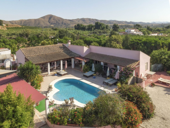 Villa for sale in Cártama