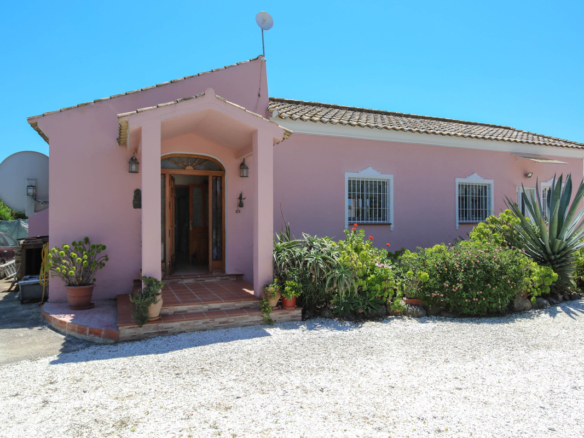 Villa for sale in Cártama