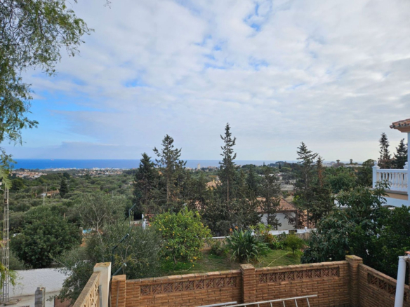 Villa for sale in Churriana
