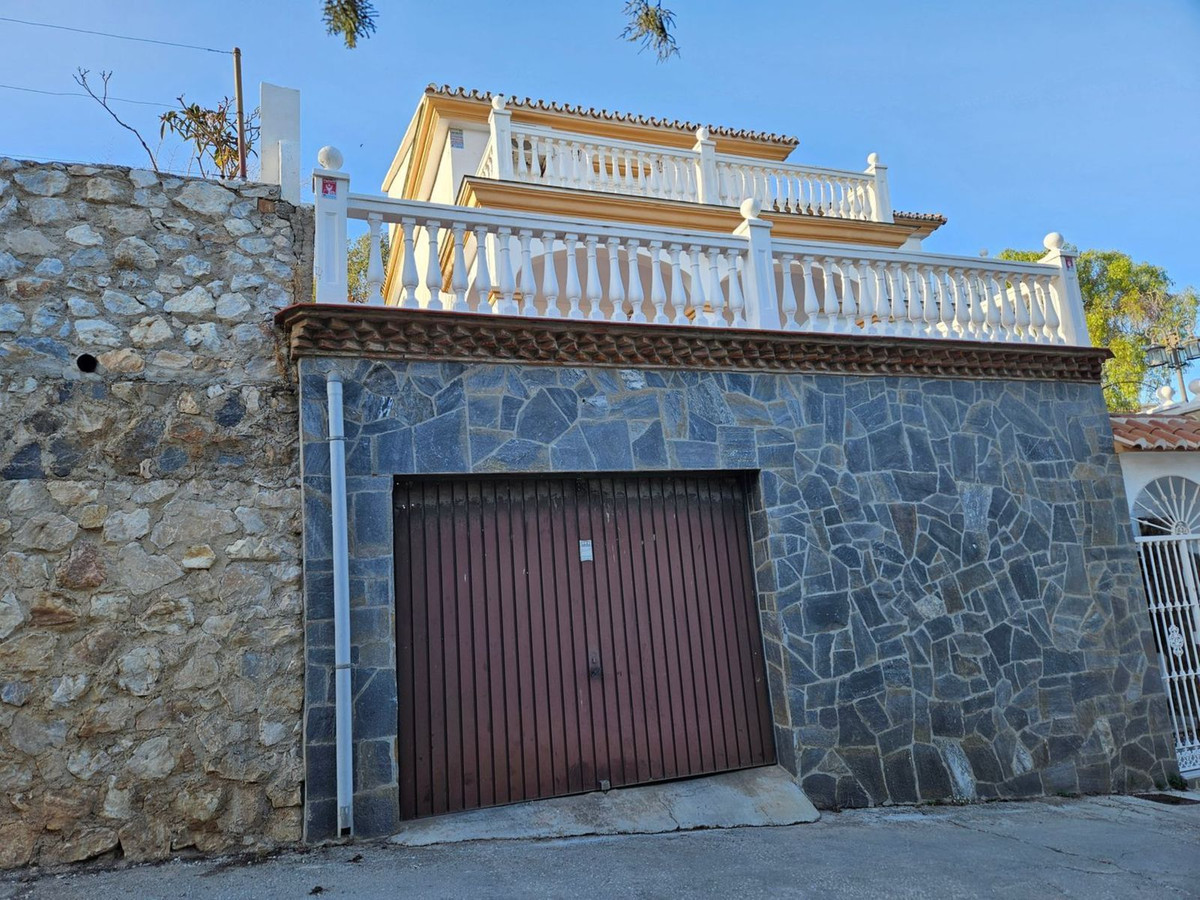 Villa for sale in Churriana
