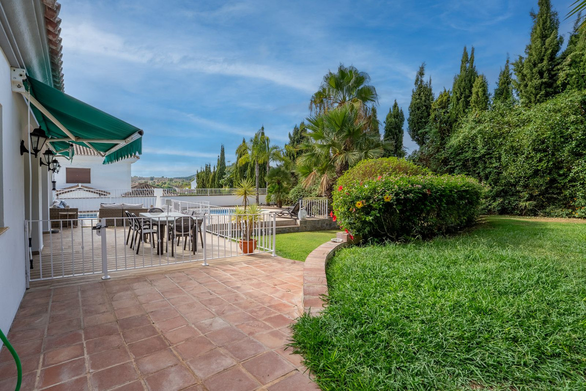 Villa for sale in Coín