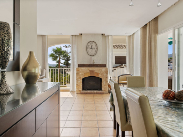 Villa for sale in Coín