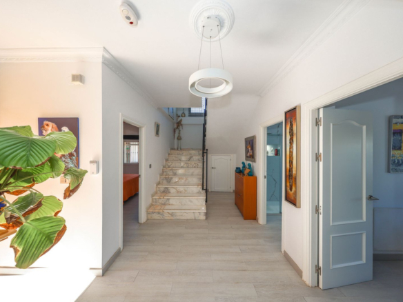 Villa for sale in Coín