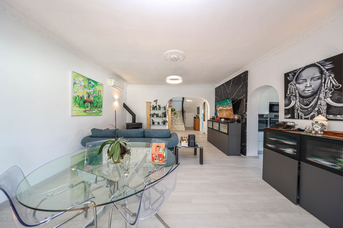 Villa for sale in Coín