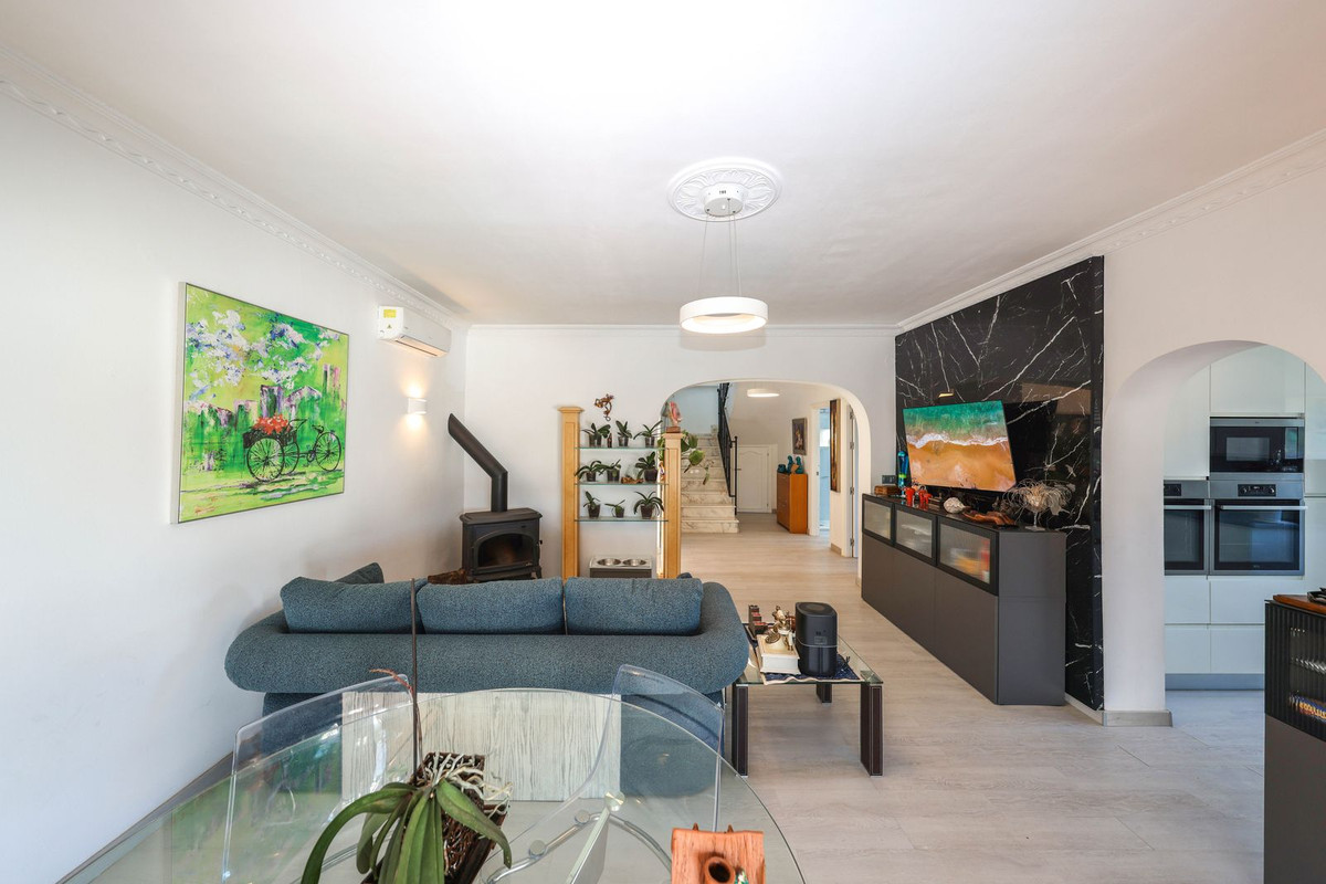 Villa for sale in Coín