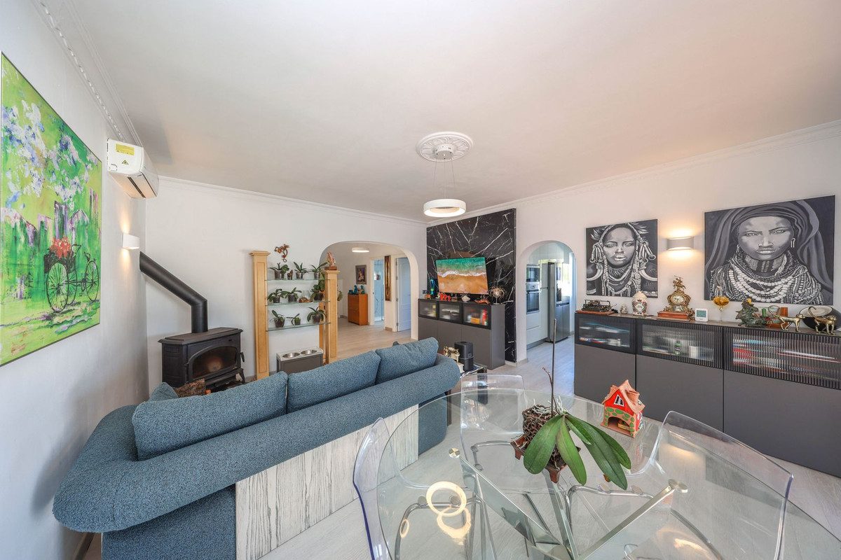 Villa for sale in Coín