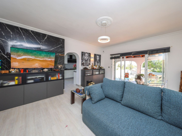 Villa for sale in Coín