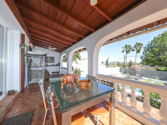 Villa for sale in Coín