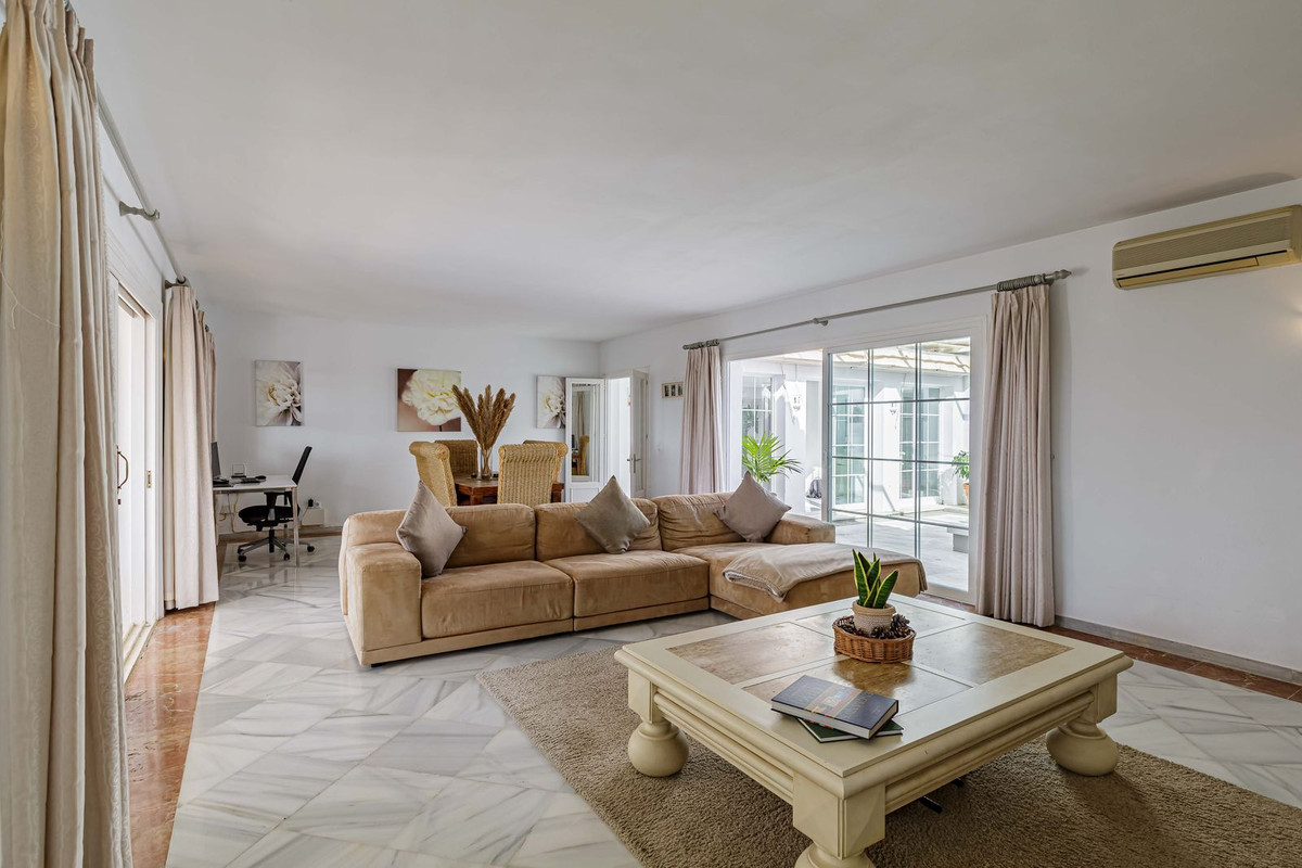 Villa for sale in El Paraiso