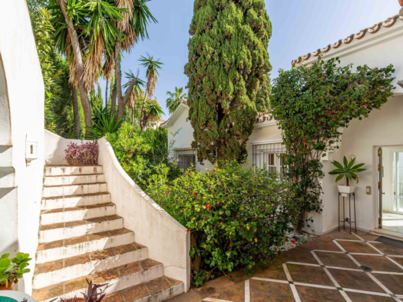 Villa for sale in El Paraiso