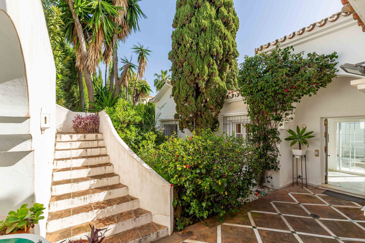 Villa for sale in El Paraiso