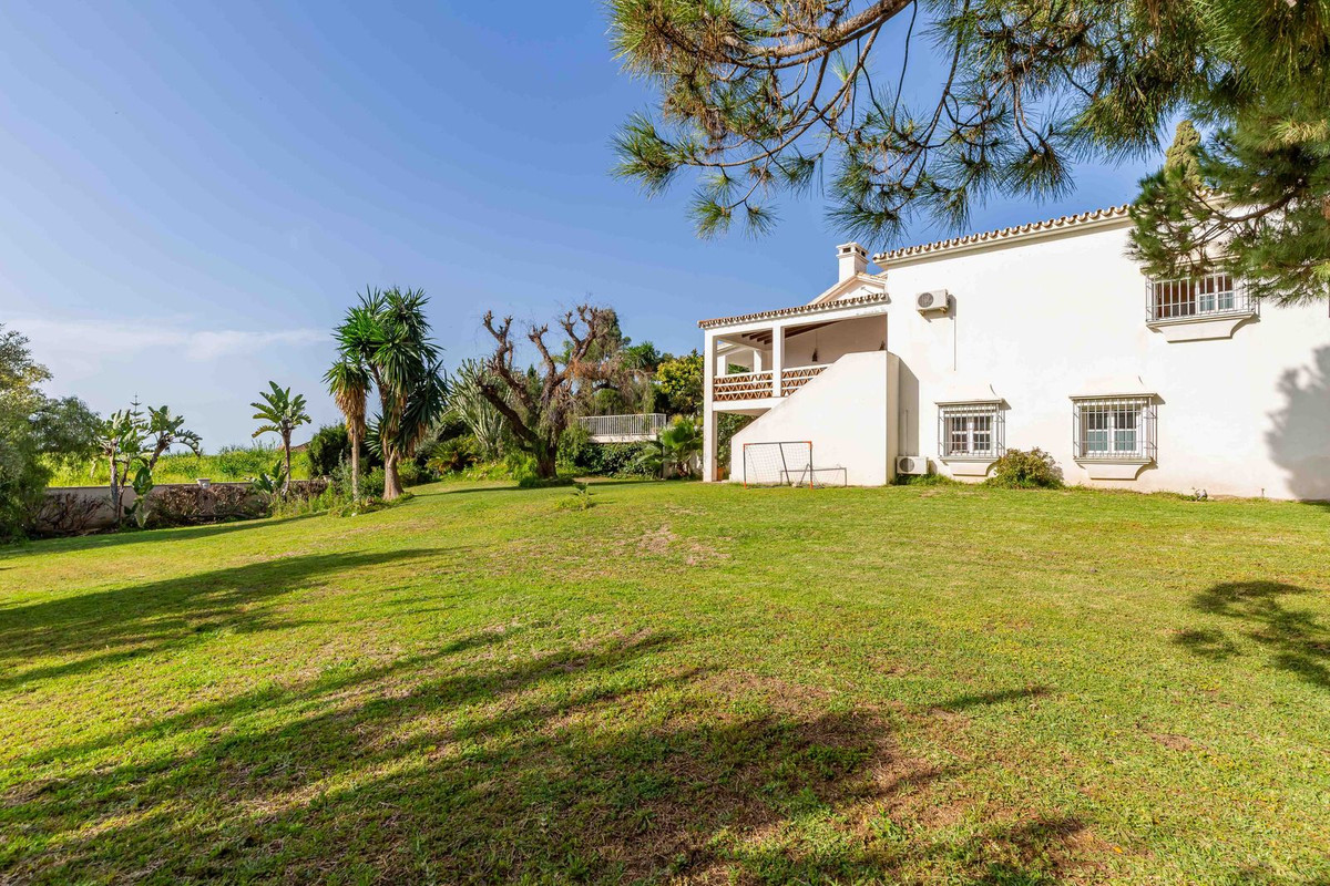 Villa for sale in El Paraiso