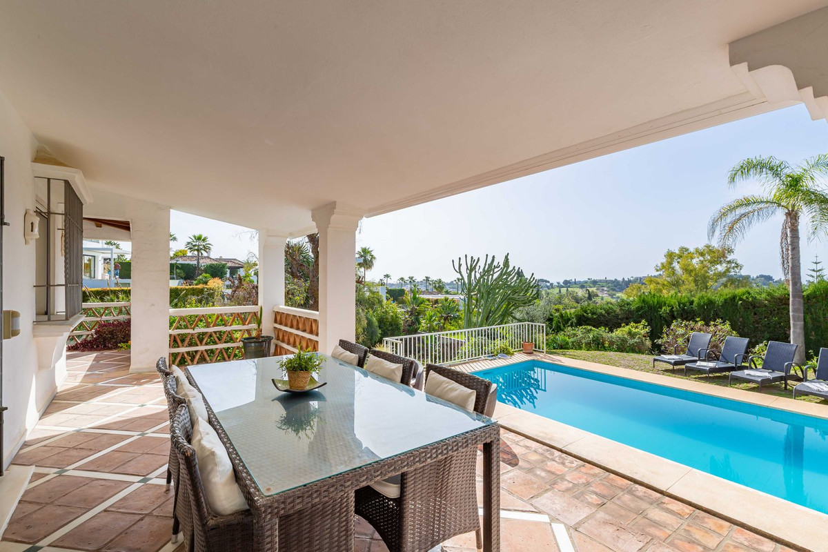 Villa for sale in El Paraiso