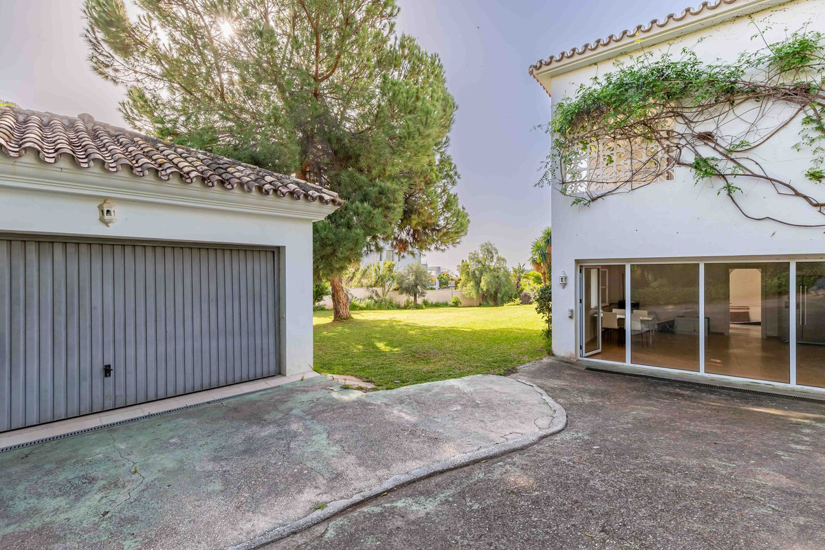 Villa for sale in El Paraiso
