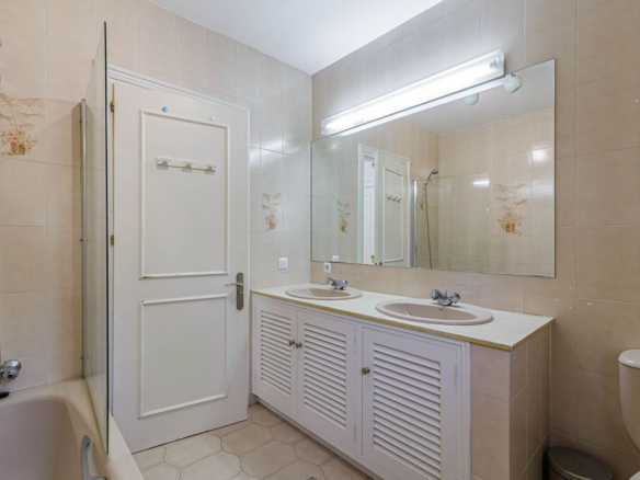 Villa for sale in El Paraiso