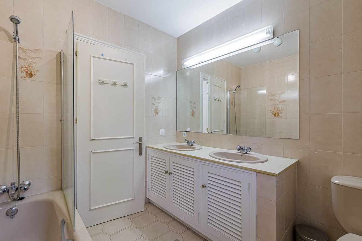 Villa for sale in El Paraiso