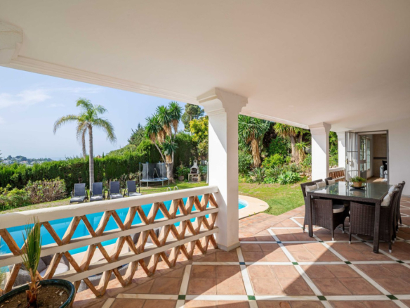 Villa for sale in El Paraiso