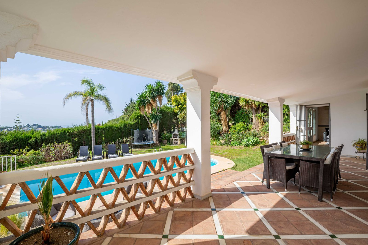 Villa for sale in El Paraiso