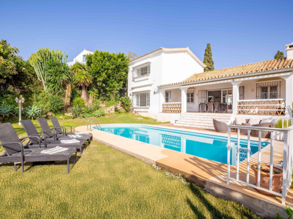 Villa for sale in El Paraiso