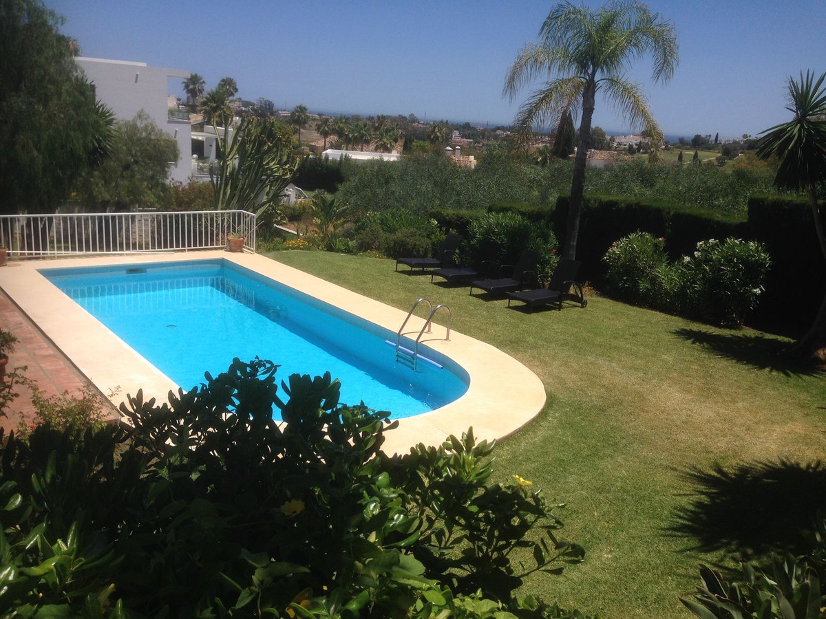 Villa for sale in El Paraiso