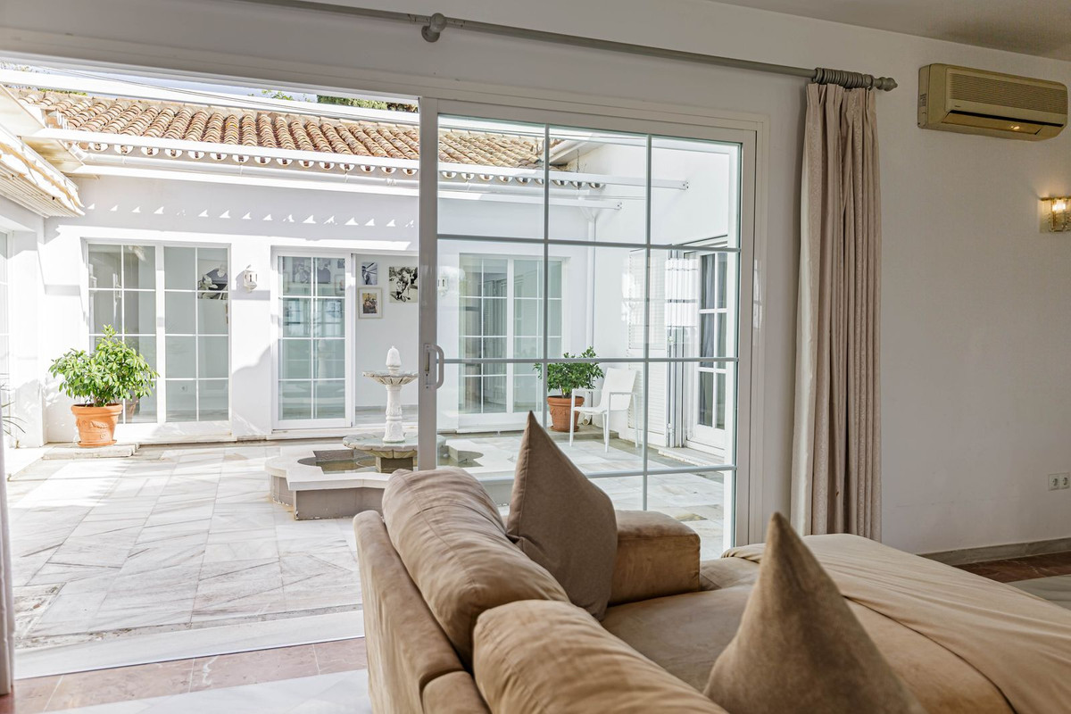 Villa for sale in El Paraiso
