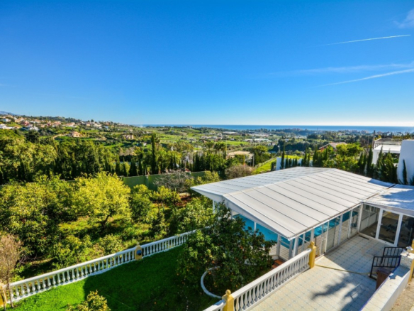 Villa for sale in Estepona