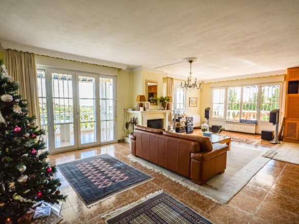 Villa for sale in Estepona