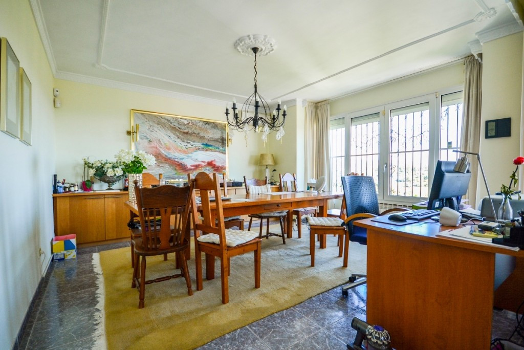 Villa for sale in Estepona