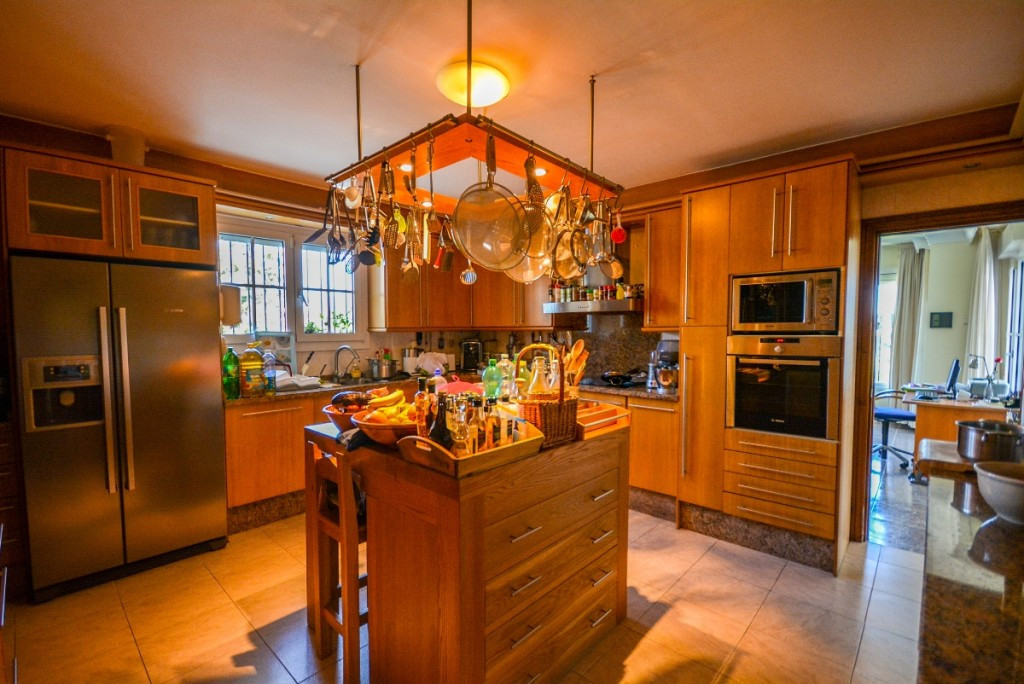Villa for sale in Estepona