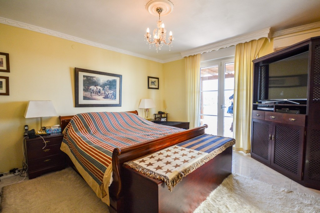 Villa for sale in Estepona
