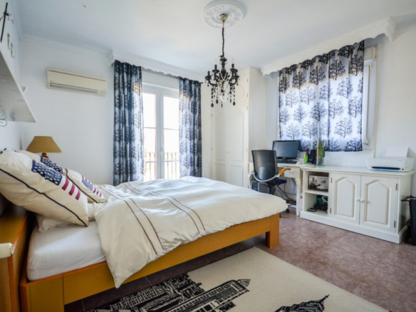 Villa for sale in Estepona
