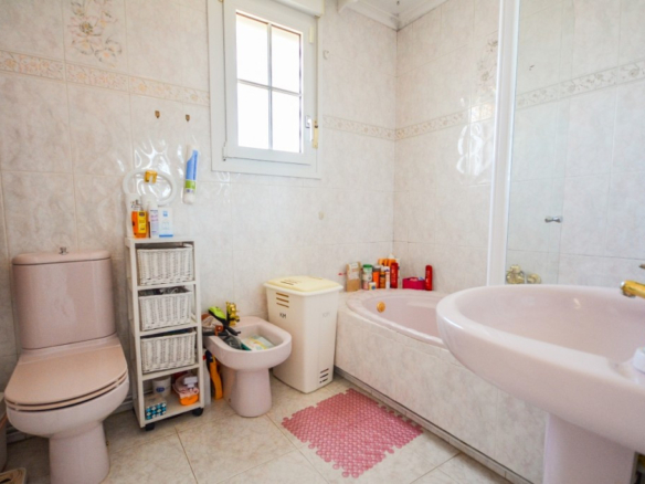Villa for sale in Estepona