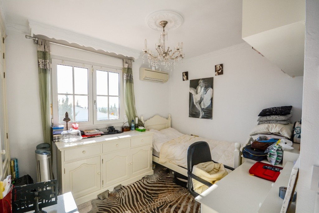 Villa for sale in Estepona