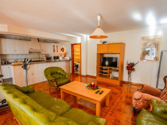 Villa for sale in Estepona