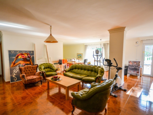 Villa for sale in Estepona