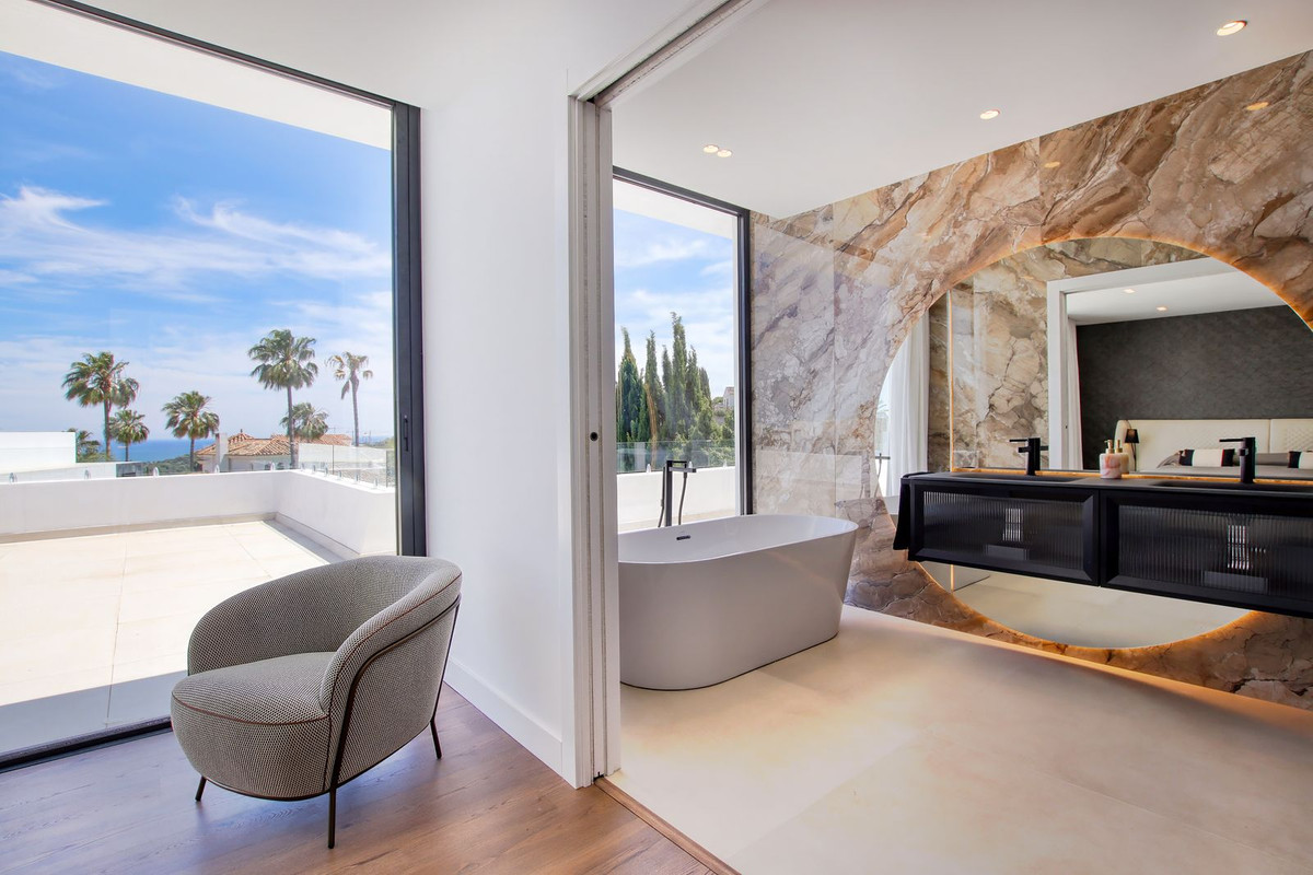 Villa for sale in Estepona