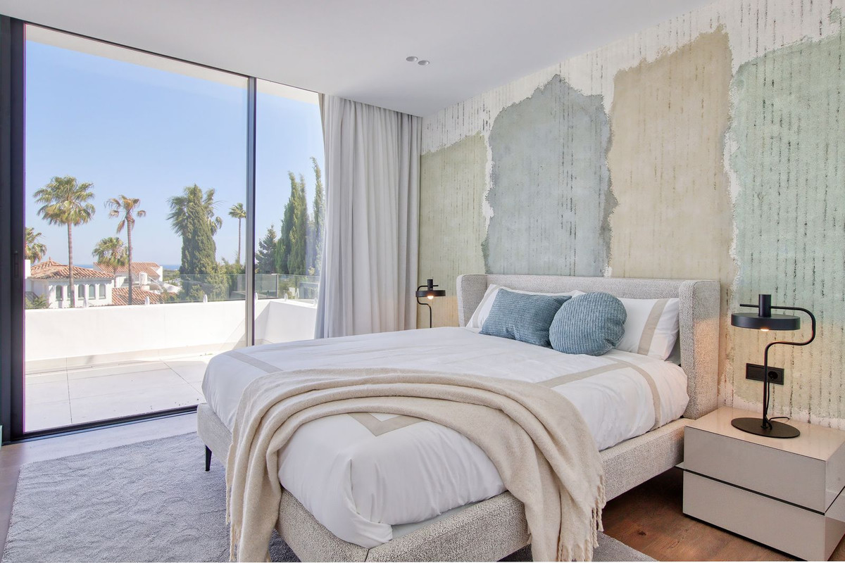 Villa for sale in Estepona