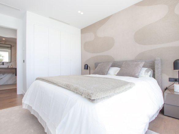 Villa for sale in Estepona