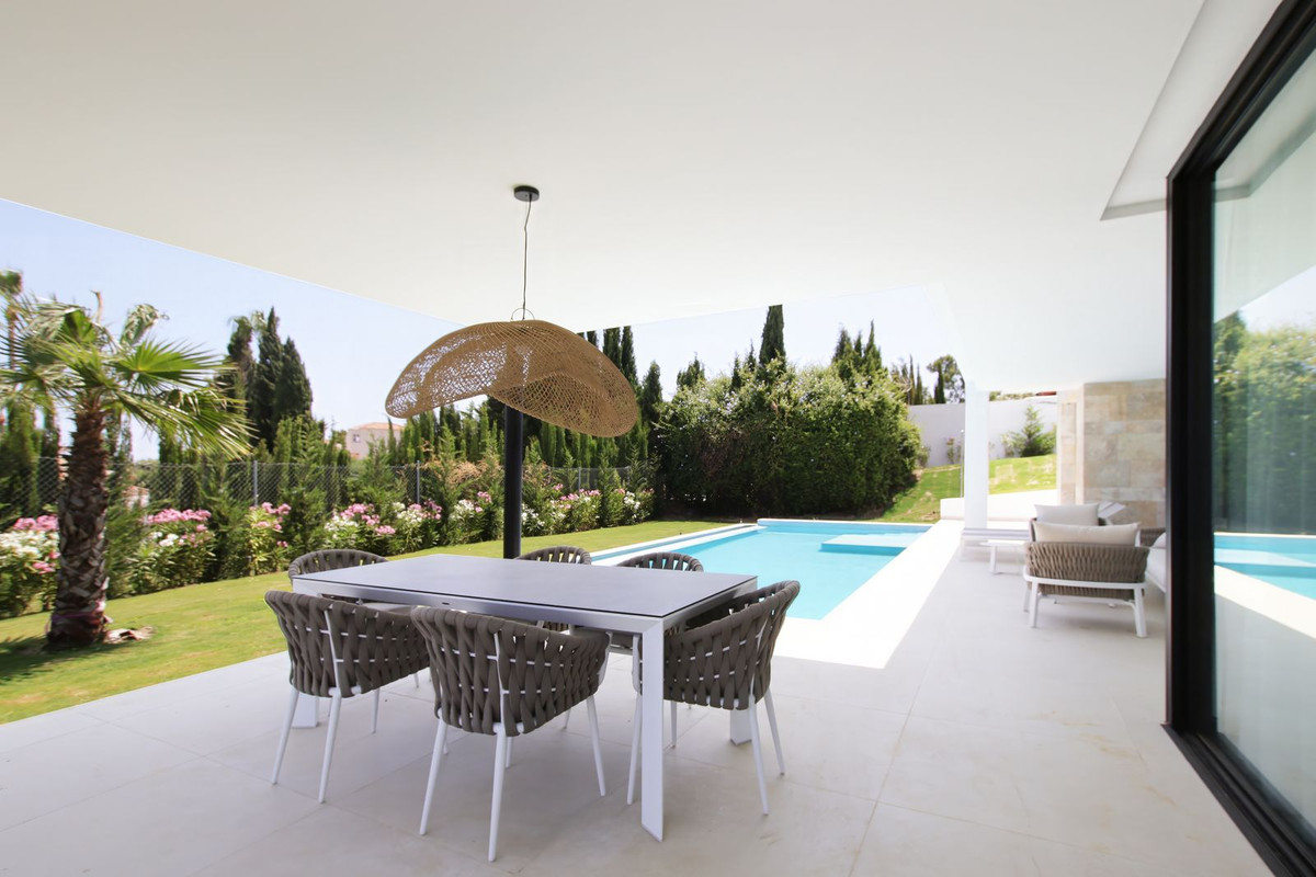 Villa for sale in Estepona