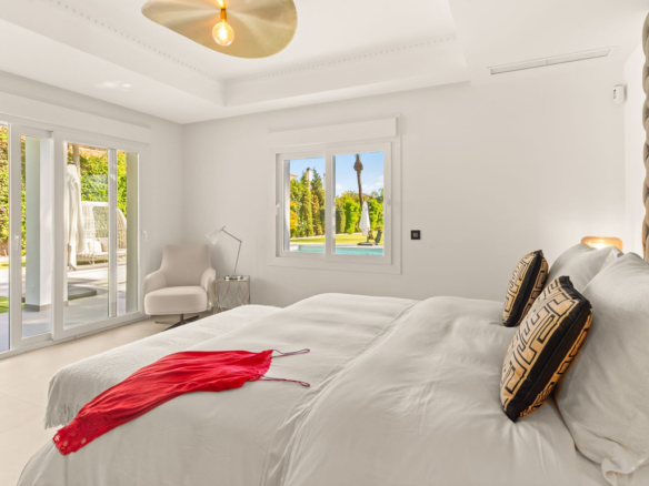 Villa for sale in Estepona