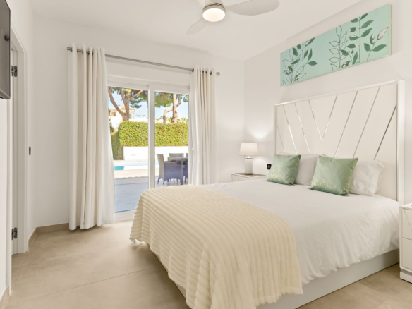 Villa for sale in Estepona